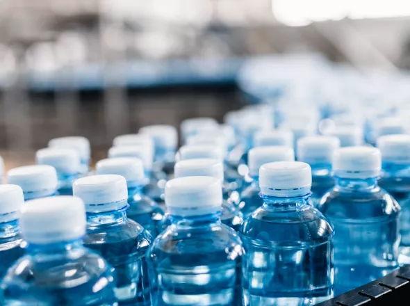 Water bottle packaging and assembly. Exponent consultants help with selection, testing, and analysis of food packaging