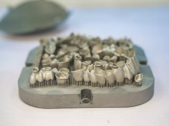 Tooth dental crowns created on 3d printer for metal