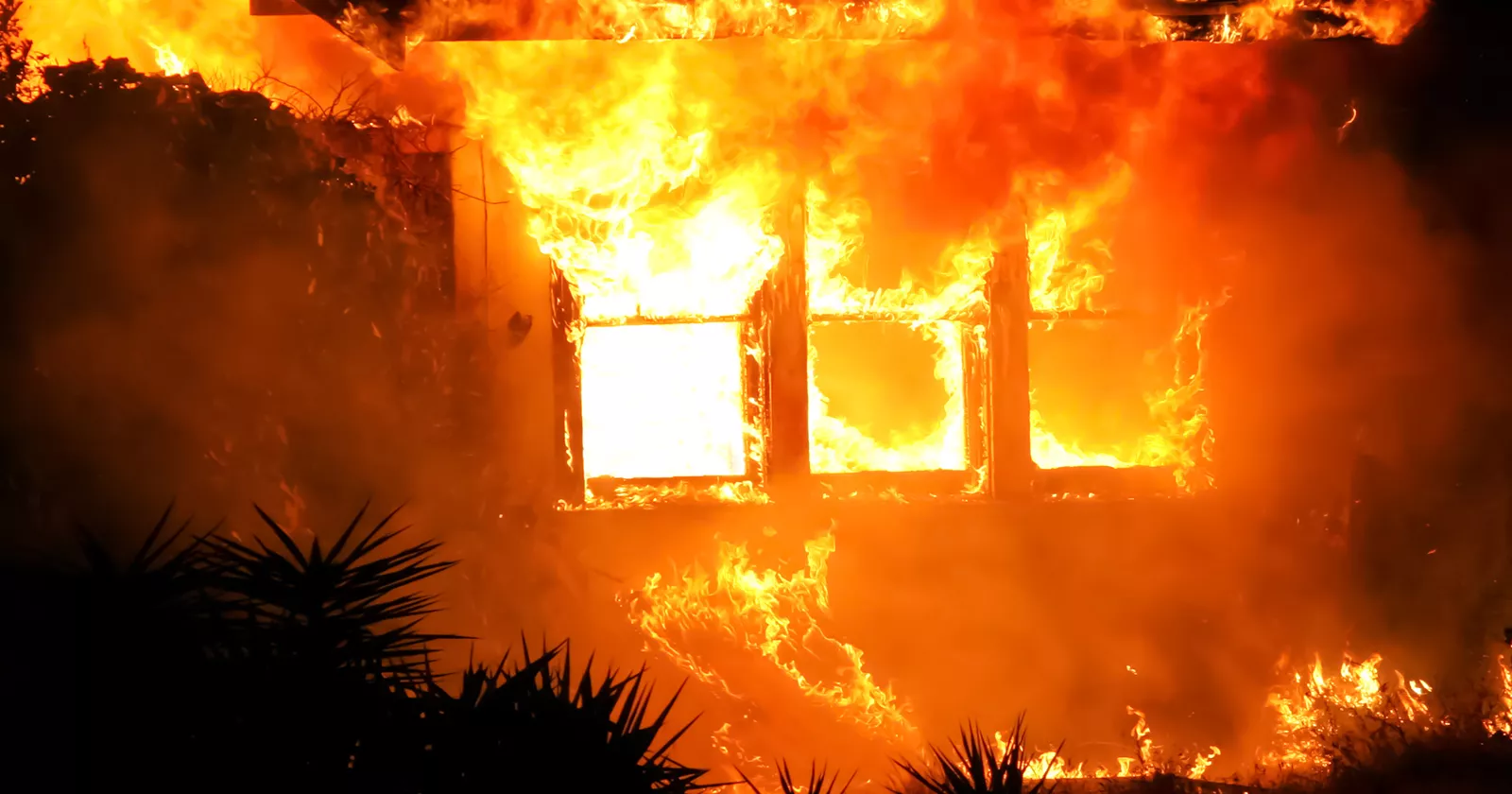 House engulfed in fire. Exponent provides fire and explosion investigations.