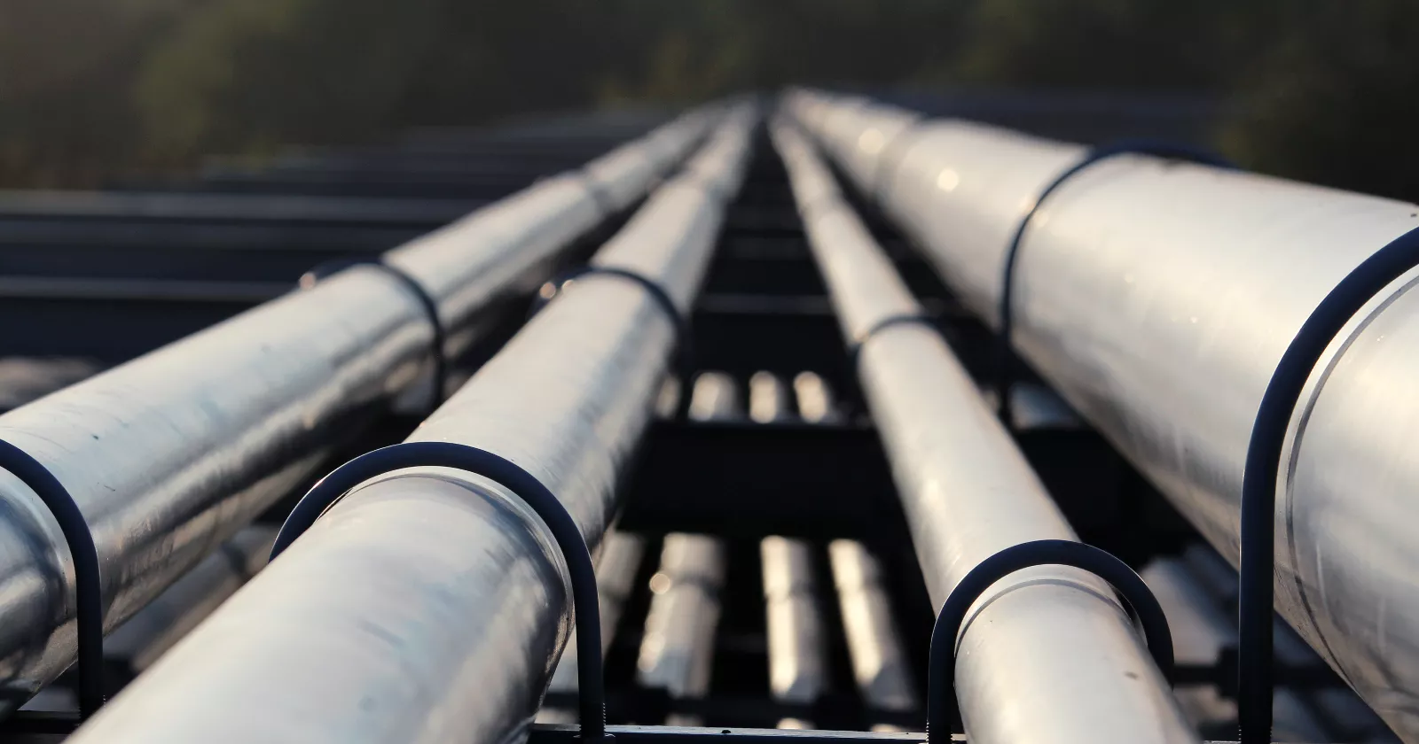 Oil pipeline and transporting