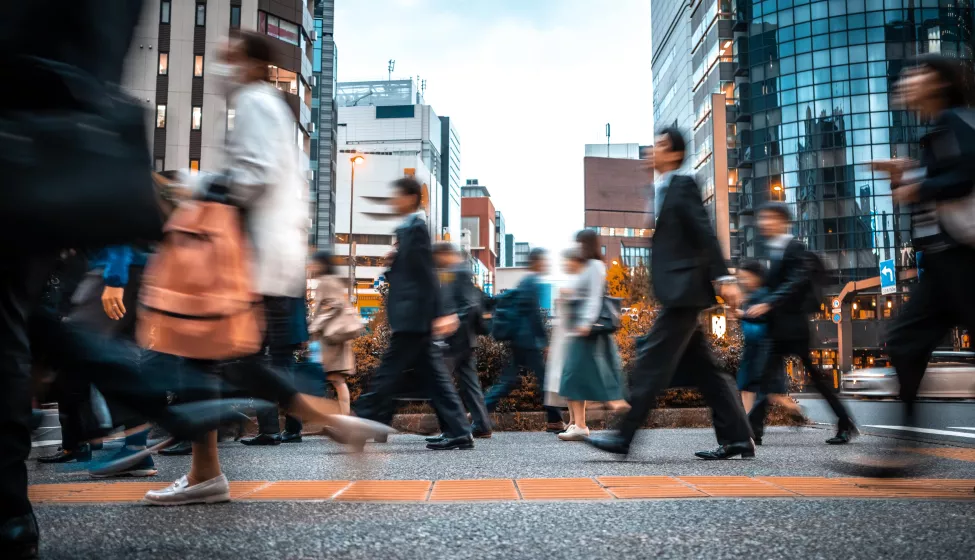 Blurred business people on their way from work